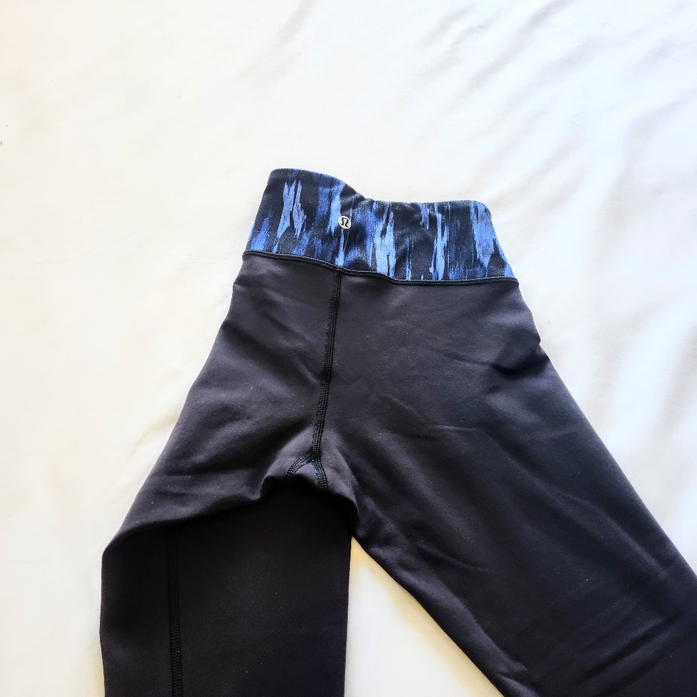 Lululemon sz 6 Reversible Crop 21". GREAT Pee-owned condition
